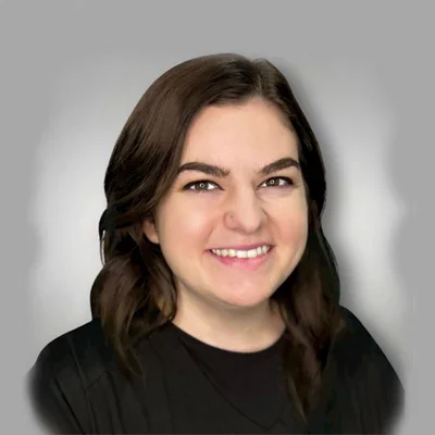 A headshot of Jenna, the First Impressions Coordinator at Symmetria Integrative Medical.